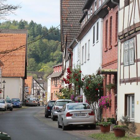 Pension Altes Pfarrhaus Helmarshausen Bagian luar foto